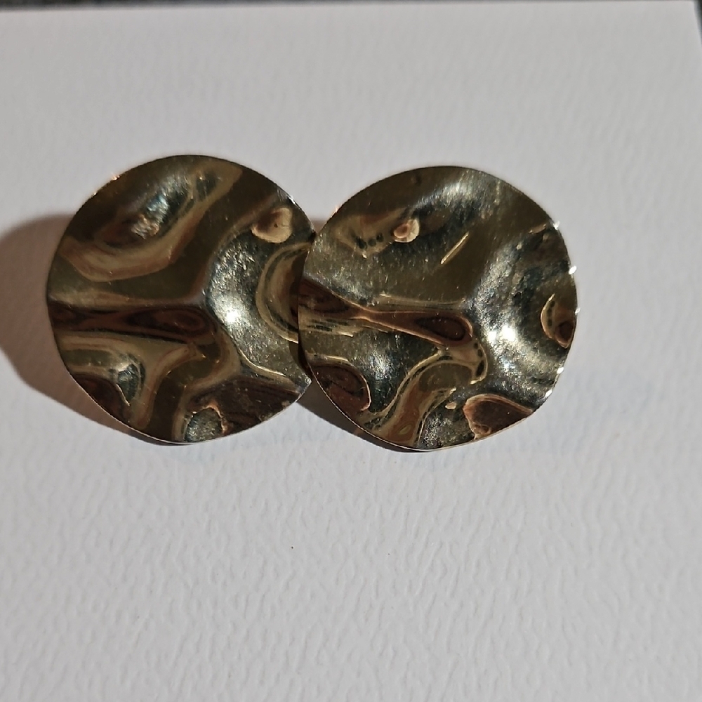 Wavy Metal Round Clip On Earrings